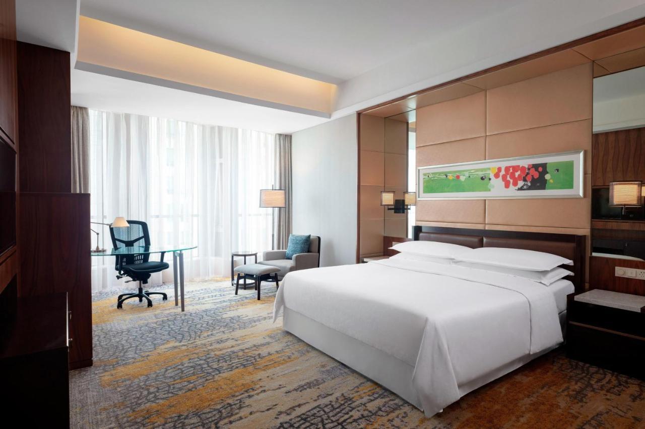 Hotel Sheraton Grand Pudong & Residences 5*